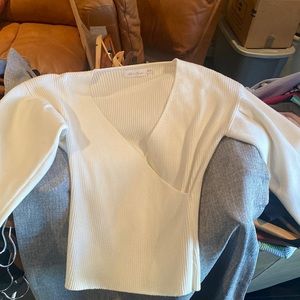 White body fitted sweater